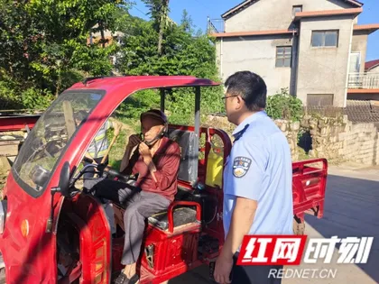 慈利县杨柳铺乡：强化交通安全劝导 守护群众出行平安