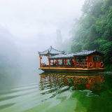 张家界宝峰湖:烟雨锁翠峡 泛舟赏奇峰