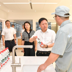 贺辉赴桑植县开展“企业服务年”活动 为农夫山泉项目赋能增效