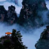 张家界:云海作帐峰为剑 杨家界藏尽江湖盛景