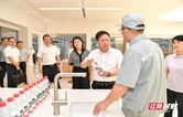 贺辉赴桑植县开展“企业服务年”活动 为农夫山泉项目赋能增效