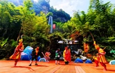 研学宝峰湖：观西游、识大鲵、泛舟绿水青山间