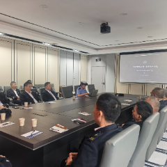 筑牢客运安全线 护航夏季出行路——张家界易程天下环保客运有限公司联合交警开展安全生产月专项培训