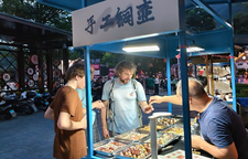 张家界市武陵源区：夜色浸染索溪河 纳凉休闲乐享夏日