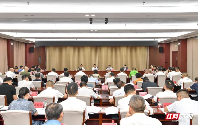 张家界市“企业服务年”行动企业家座谈会召开
