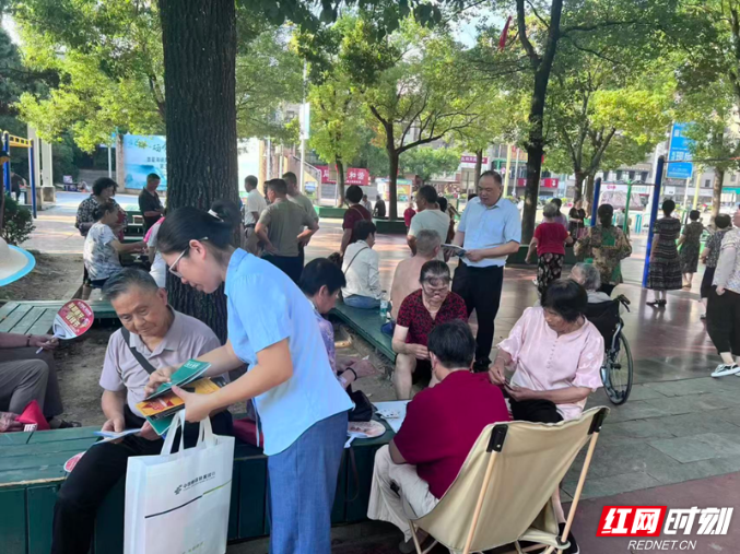全民反诈在行动 守护最美“夕阳红”   ——邮储银行慈利县支行开展中老年专项反诈宣传活动