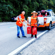 张家界武陵源:酷暑坚守护路网 清凉关怀暖人心