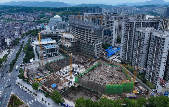 天门山下，一座综合体正在改写张家界的“初见”