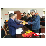 北湖区鲁塘镇红星村扶贫工作队销售农产品“一站式”服务解民忧