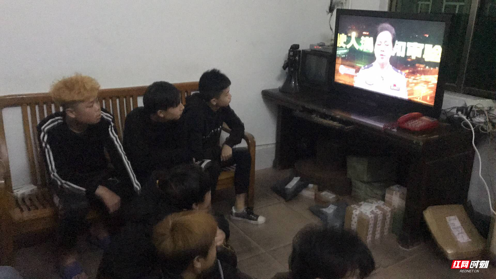 临武：飙车有“奖”，102名飙车党集中看“电影”