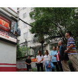 北湖区福泉社区居民热心关注全国“两会”