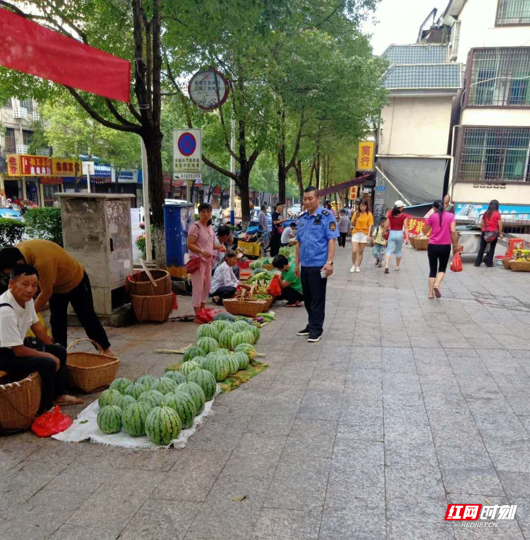 宜章城管：新增8个临时销售点 助力“地摊经济”