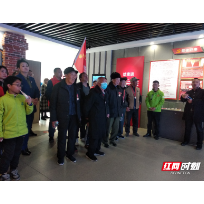 老兵参观“南下干部”展览馆 感受同一时代的伟大经历