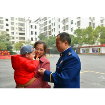 他守护大家，她守护小家