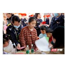 郴州市新华书店：书香元宵，警民同乐