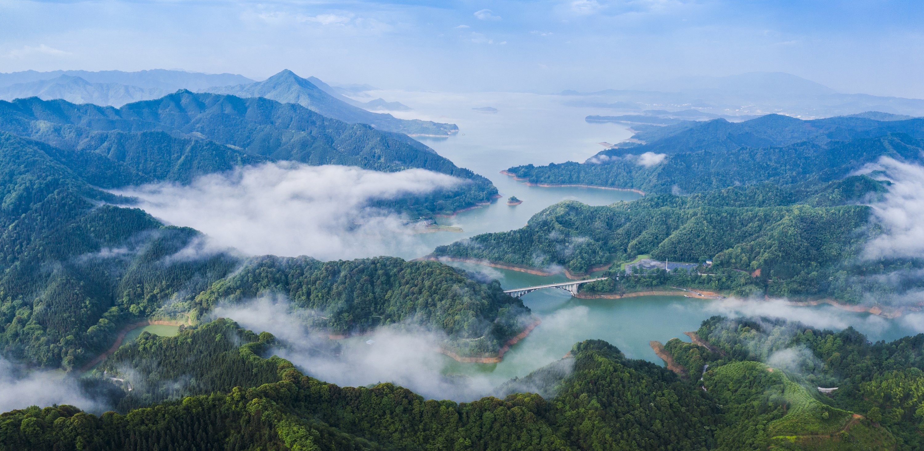 东江湖天鹅山风光（黄政一摄）_副本.jpg