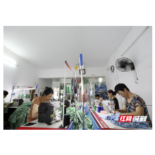 资兴市唐洞街道：瑶族青年返乡创业 村民家门口“编织”幸福生活
