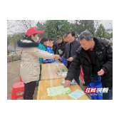 北湖区开展春节前期间“送法下乡”活动