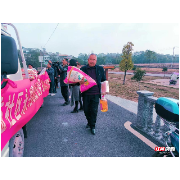 永兴县高亭司镇：帮困济贫送油米，乡贤义举暖人心