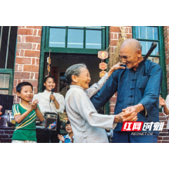 陈卫平 ：追光逐影四十载 用镜头定格临武的美