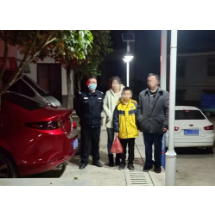 惊险！民警奋不顾身救下欲跳楼女子