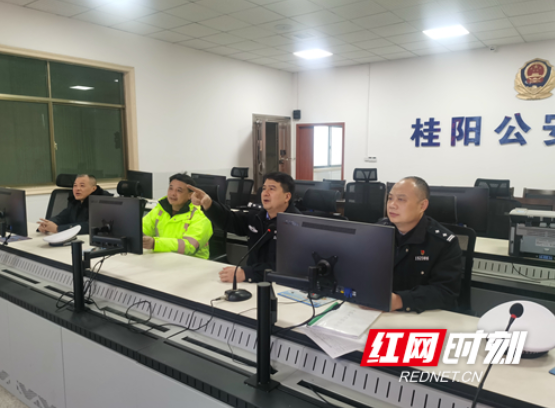 桂阳交警：“姑爷节”坚守岗位保畅通