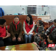 郴州市七完小：爱满重阳节 情暖老兵心