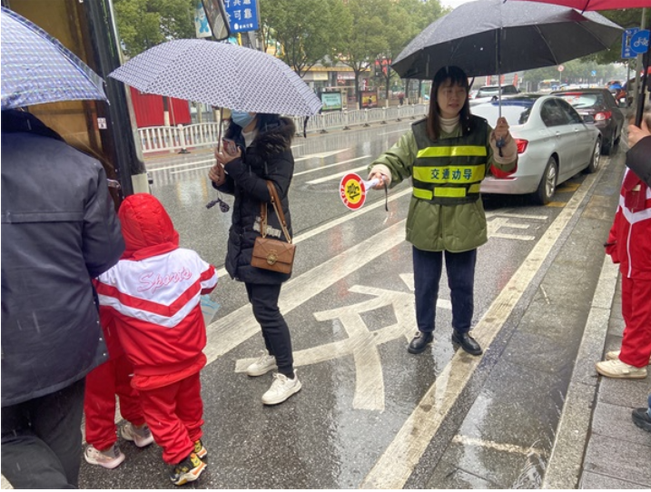 北湖区燕泉街道：“护学模式”温暖上线！