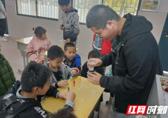 湘南学院：科学讲堂浇灌苔花，动手实践终成巨木