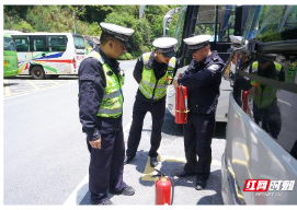 宜章公安交警深入莽山景区开展“五一”节前交通安全大检查