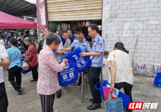 永兴县便江街道：开展农村法治宣传月暨“民法典”宣传活动