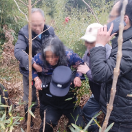 春节期间老人失联，警民联手深山寻回