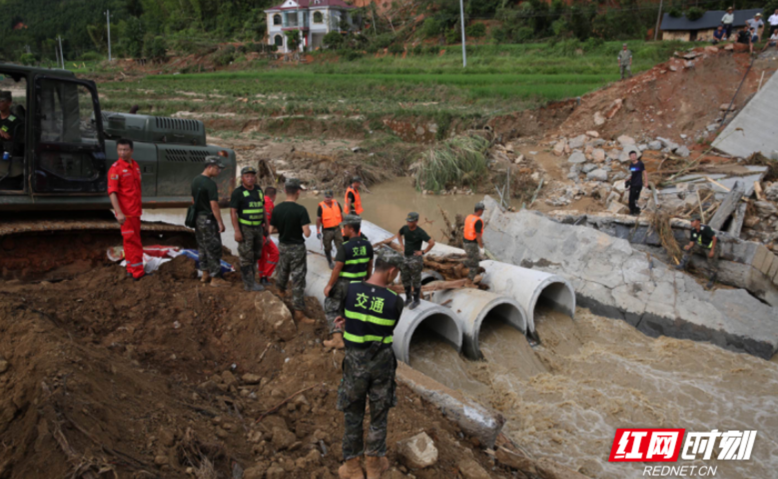 抢修进行时 资兴市八面山塌方路段已打通6公里