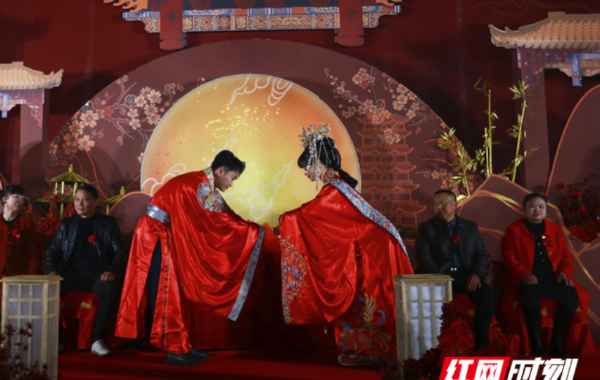 中式婚礼受00后新人追捧
