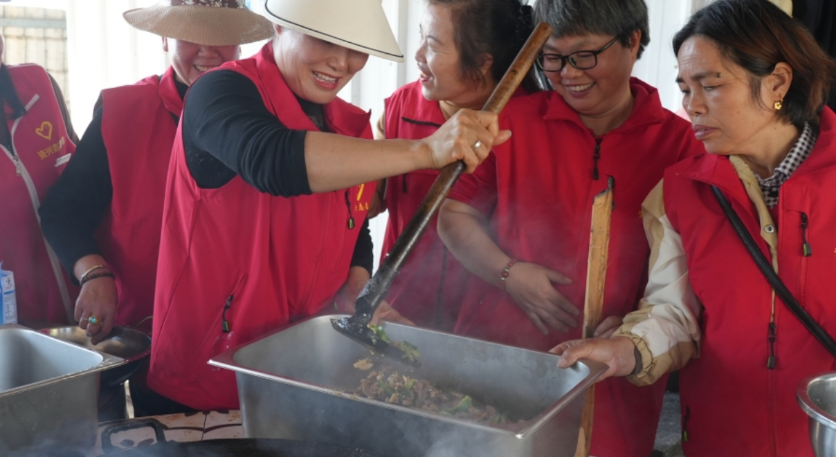 资兴市开展国际志愿者日活动传递城市温情