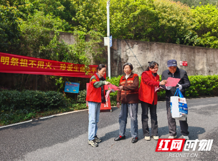 北湖区燕泉街道：绿色清明同心筑 文明祭扫树新风