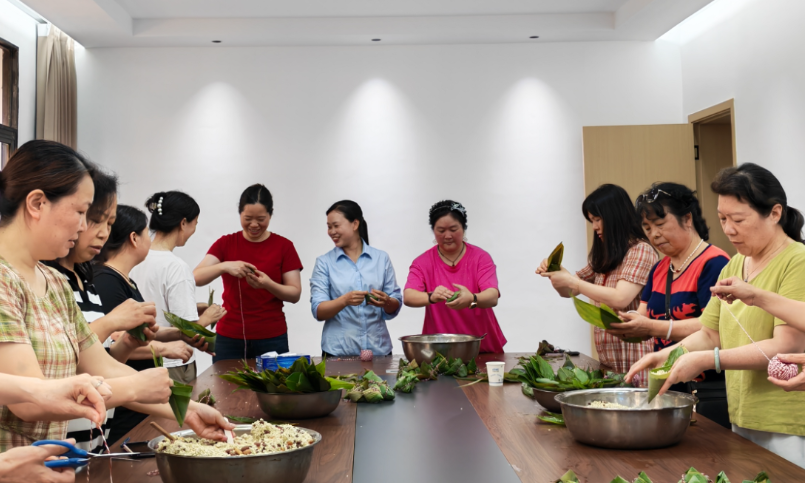 北湖区燕泉街道：粽叶飘香迎端午  邻里同乐传温情