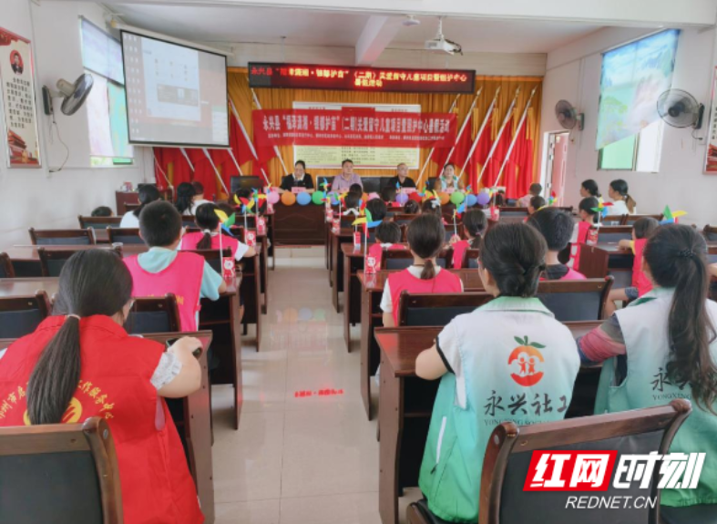 永兴县油麻镇:“银都护苗”暑期开营 隔代教育课堂暖人心