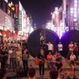 长沙黄兴南路步行街首届潮流运动节火爆开幕 椰汁免费喝