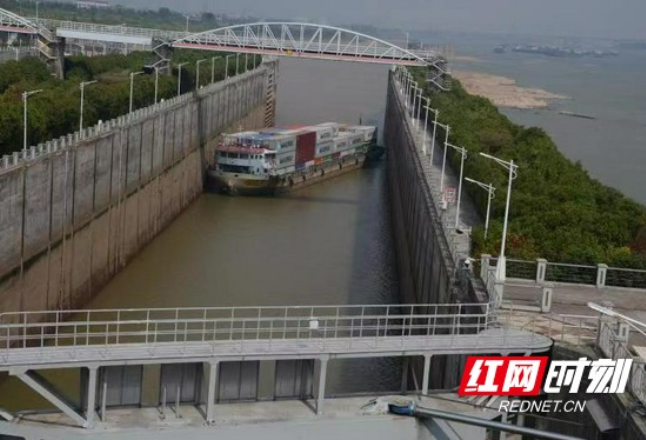 湘江长沙枢纽降至最低水位 航运战枯保畅通