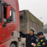护航春运 郴州市桂阳县严查货运车辆超限超载