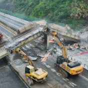恢复通行！32座跨线桥12小时安全拆除 湖南高速首个“四改八”项目加速推进
