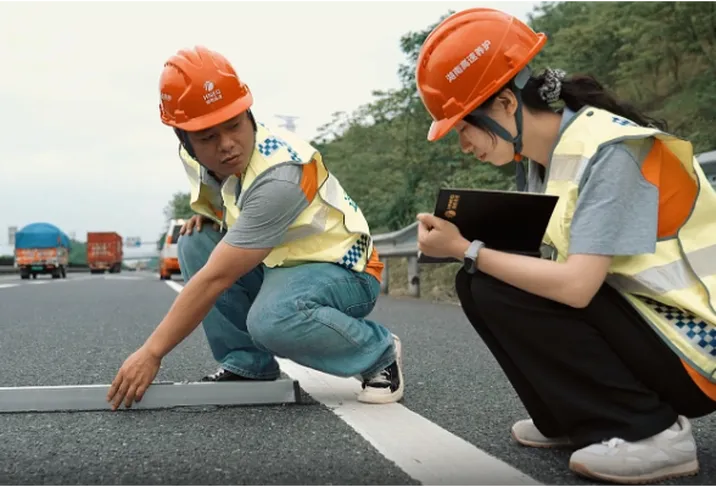 致敬交通“守路人”丨湖南公路养护人员