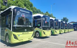 是谁的梦中情车？长沙上线152台“迷你”公交