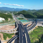 新新高速首个路面工程完工，全线通车按下“加速键”