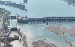 石澧航道艳洲枢纽船闸成功试航 湘西北地区掘通“黄金水道”