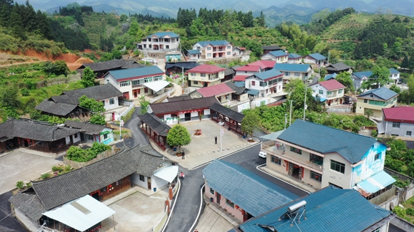 洪江区桂花园乡茅头园村黄土寨创建美丽团寨.jpg