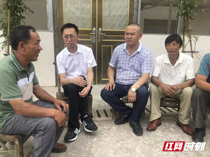 覃利5.jpg