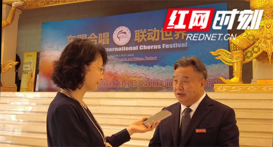 张家界学院简德彬校长接受新华社记者的采访.jpg