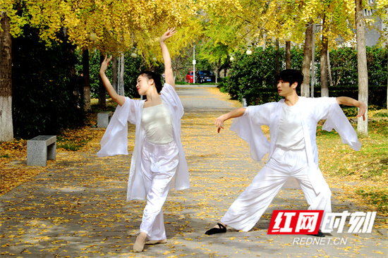 银杏路舞蹈教学 张蕊 摄.jpg